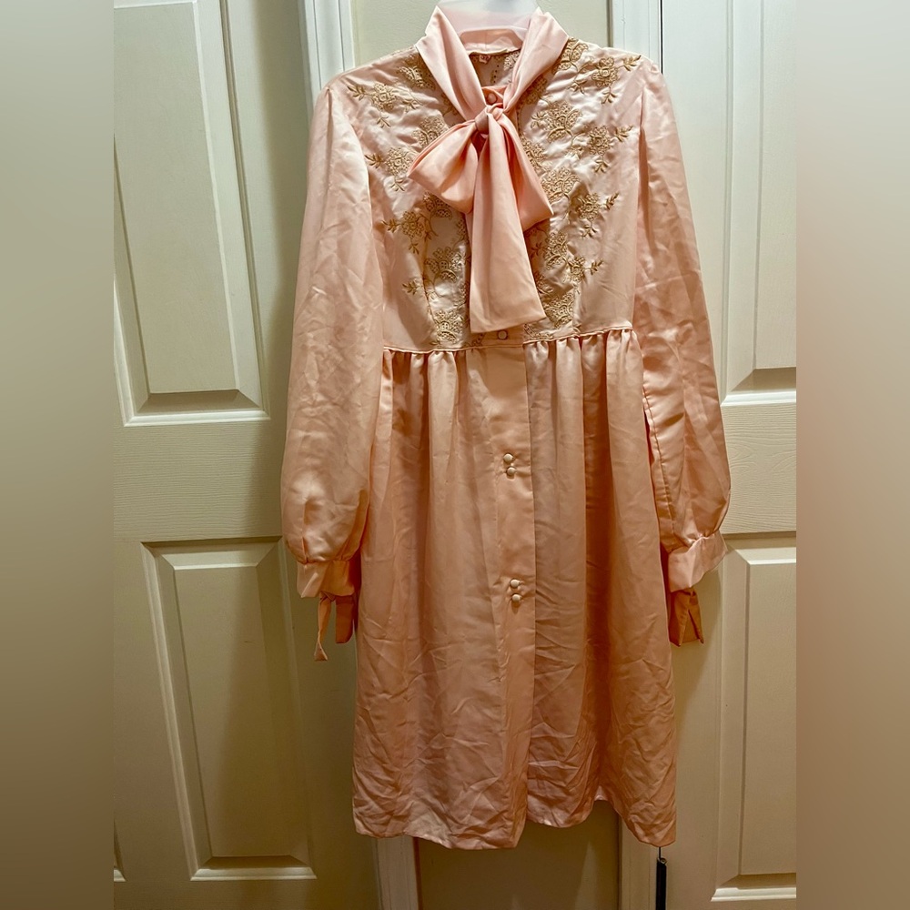 Chevette 1960’s “Baby Pink” Dress with Bow & Embroidered detail. S/XS EX guc